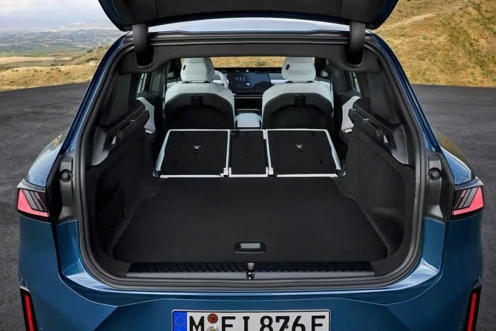 SUV điện của BMW như thế nào mà gây sốt?