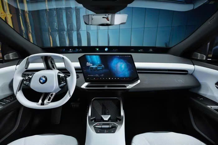 SUV điện của BMW như thế nào mà gây sốt?