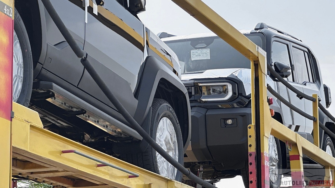 Toyota Land Cruiser FJ lộ diện trên đường phố Thái Lan