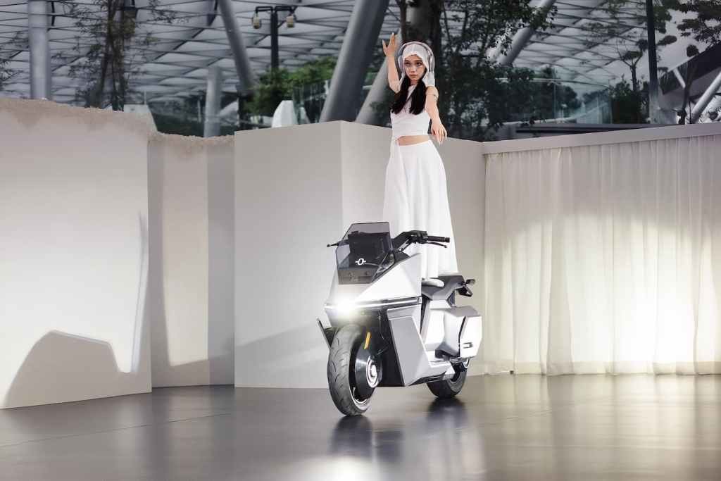Khả năng tự cân bằng của Omo X giúp mọi người lái dễ dàng điều khiển xe hơn