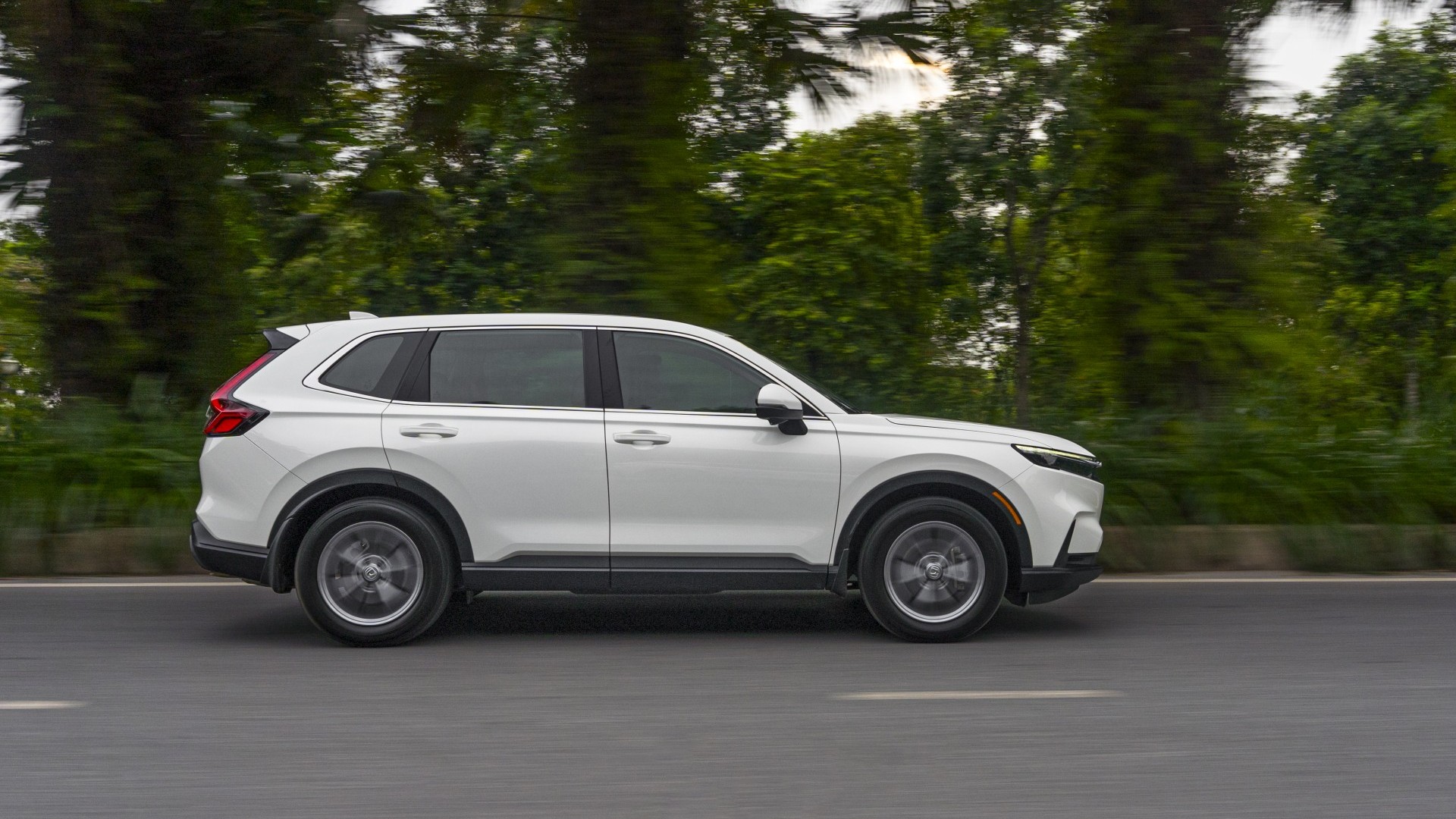 Honda ra mắt CR-V bản xăng 2026 nâng cấp, giá từ 1,039 tỷ đồng