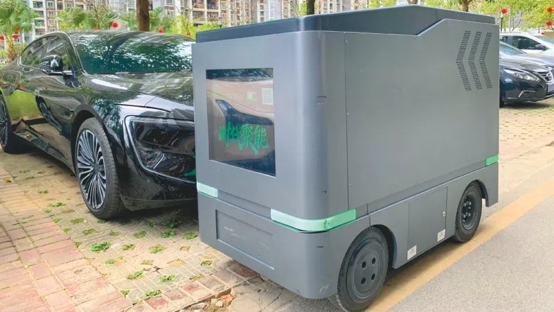 Robot sạc di động kiểu này có thể giúp tài xế giảm nỗi lo "tìm trạm sạc xe điện"