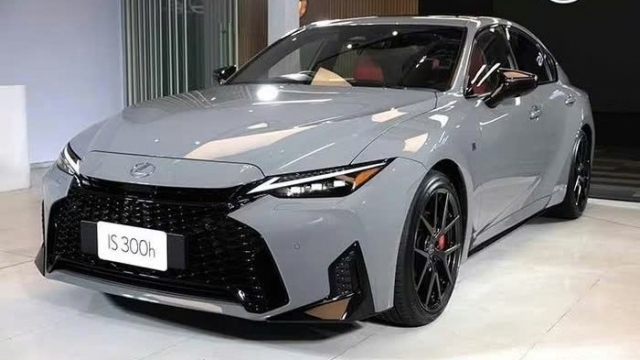 Lexus IS300h 2026 ra mắt Thái Lan, liệu có về Việt Nam?