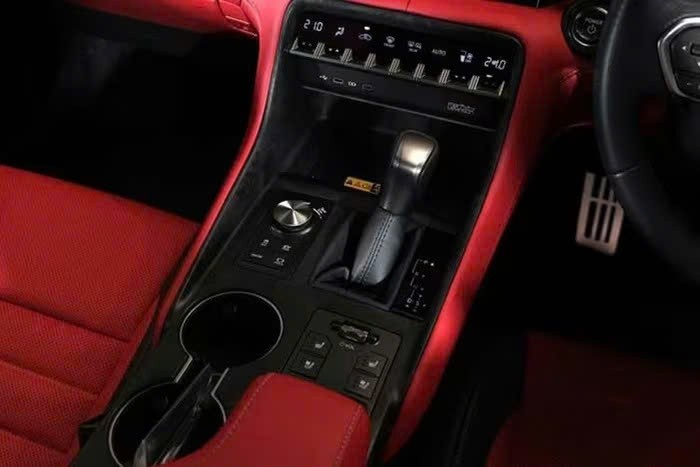 Lexus IS300h 2026 ra mắt Thái Lan, liệu có về Việt Nam?