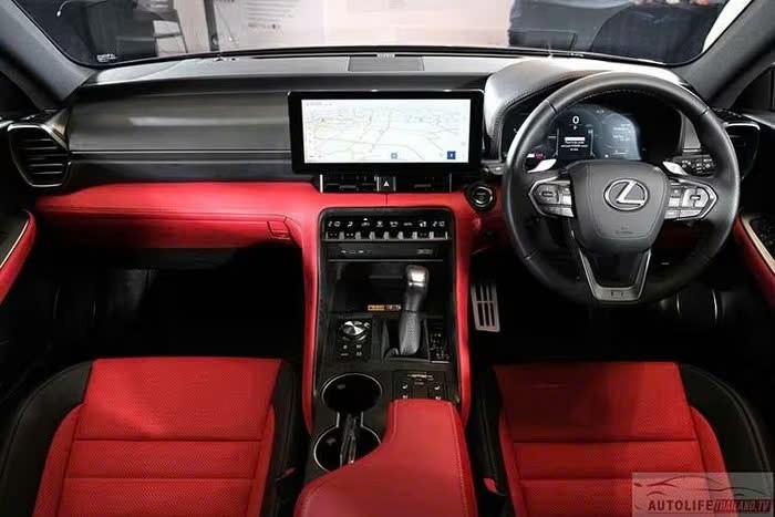 Lexus IS300h 2026 ra mắt Thái Lan, liệu có về Việt Nam?