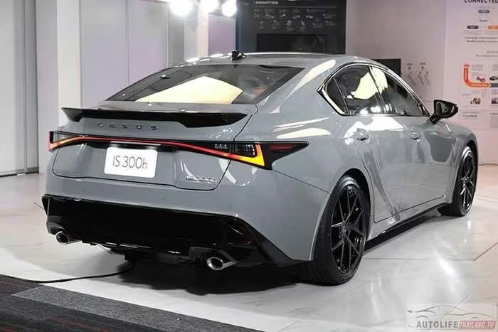Lexus IS300h 2026 ra mắt Thái Lan, liệu có về Việt Nam?