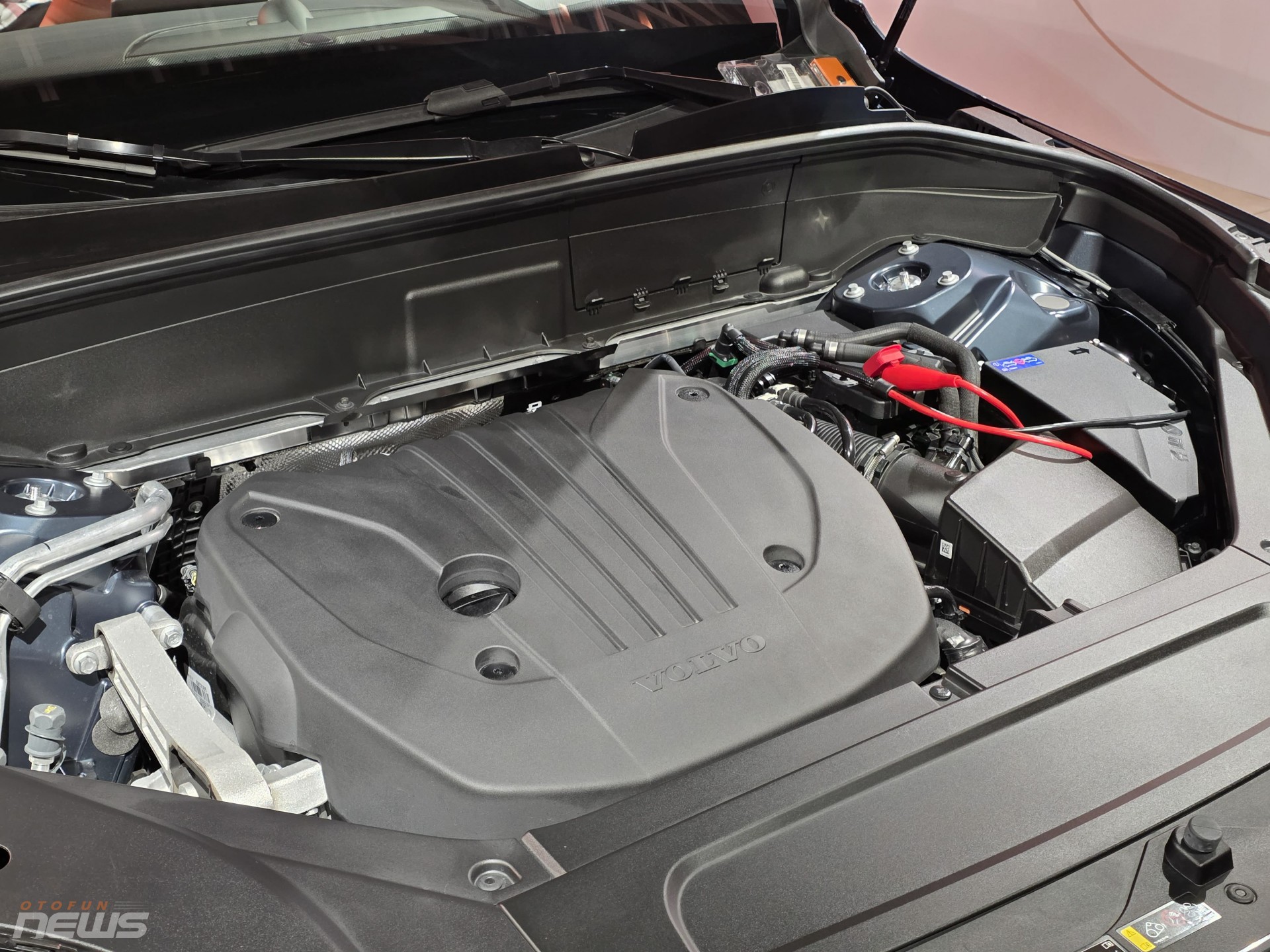 Volvo XC90 2026 về Việt Nam giá 3,289 tỷ đồng, đổi động cơ và hạ thấp ngưỡng tiếp cận