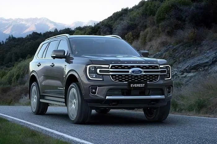Ford Everest Platinum 2026 máy dầu 2.0L từ 1,4 tỷ đồng, sắp về Việt Nam