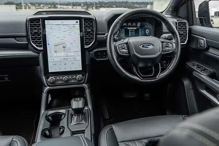 Ford Everest Platinum 2026 máy dầu 2.0L từ 1,4 tỷ đồng, sắp về Việt Nam