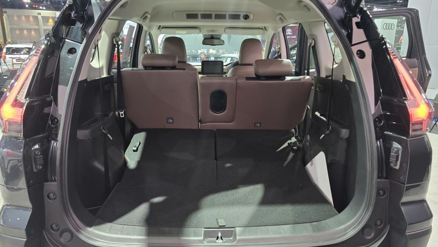 Mitsubishi Xpander Cross hybrid 2026 lộ diện tại Thái Lan