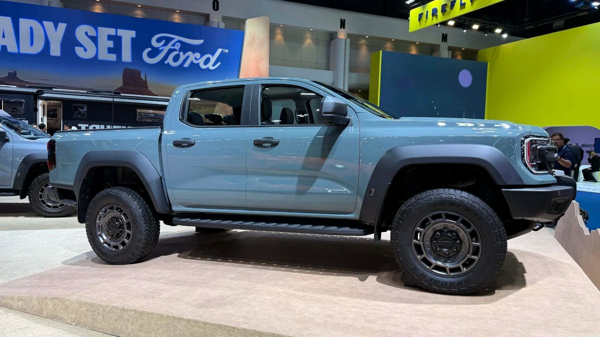 Phía bên của Ford Ranger Super Duty 2026