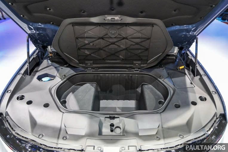 SUV điện BMW iX3 thế hệ mới ra mắt Đông Nam Á: Sạc siêu nhanh, chạy 805 km/sạc