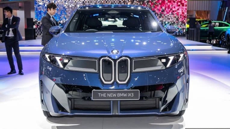 SUV điện BMW iX3 thế hệ mới ra mắt Đông Nam Á: Sạc siêu nhanh, chạy 805 km/sạc