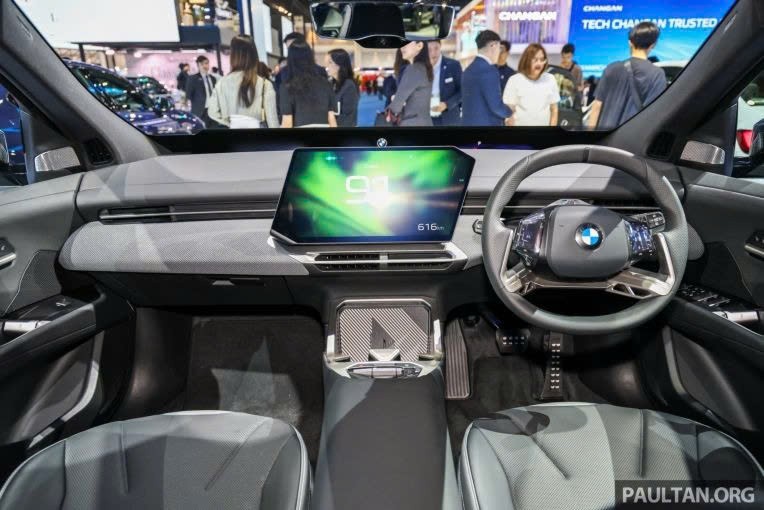SUV điện BMW iX3 thế hệ mới ra mắt Đông Nam Á: Sạc siêu nhanh, chạy 805 km/sạc