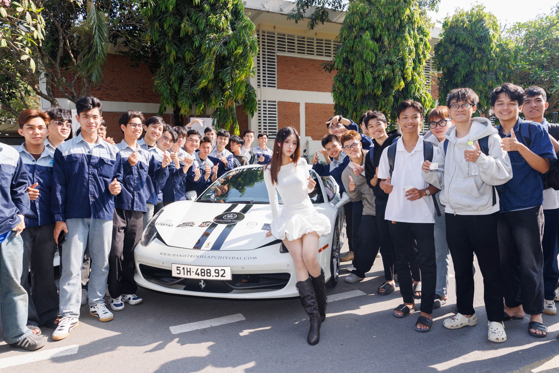 Dàn siêu xe và SUV tiếp tục chinh phục 5.000 km cùng 