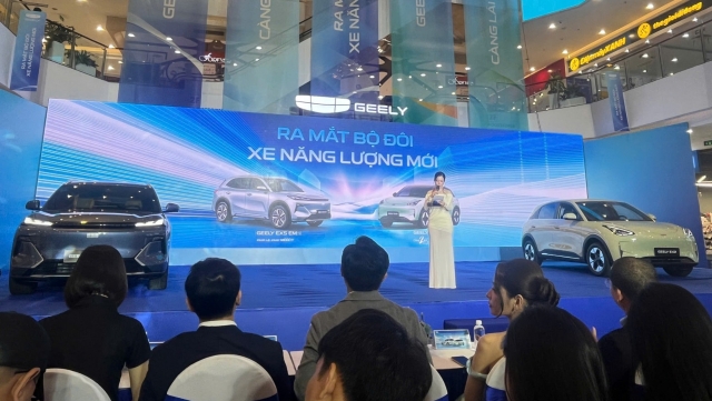 Bộ đôi năng lượng mới Geely EX5 EM-i và Geely EX2 trình làng