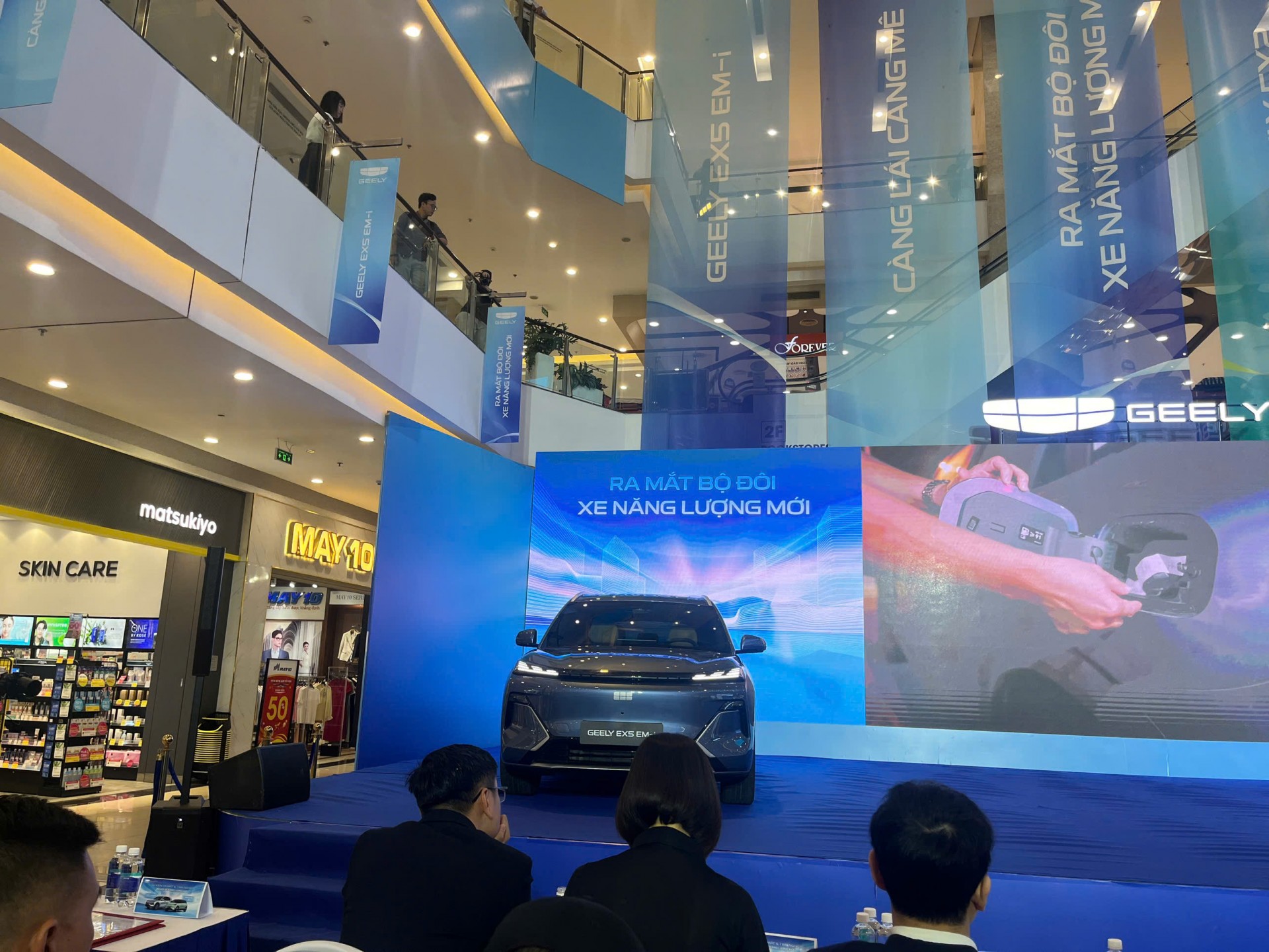 Bộ đôi năng lượng mới Geely EX5-EM-i và Geely EX2 trình làng Bộ đôi năng lượng mới Geely EX5-EM-i và Geely EX2 trình làng