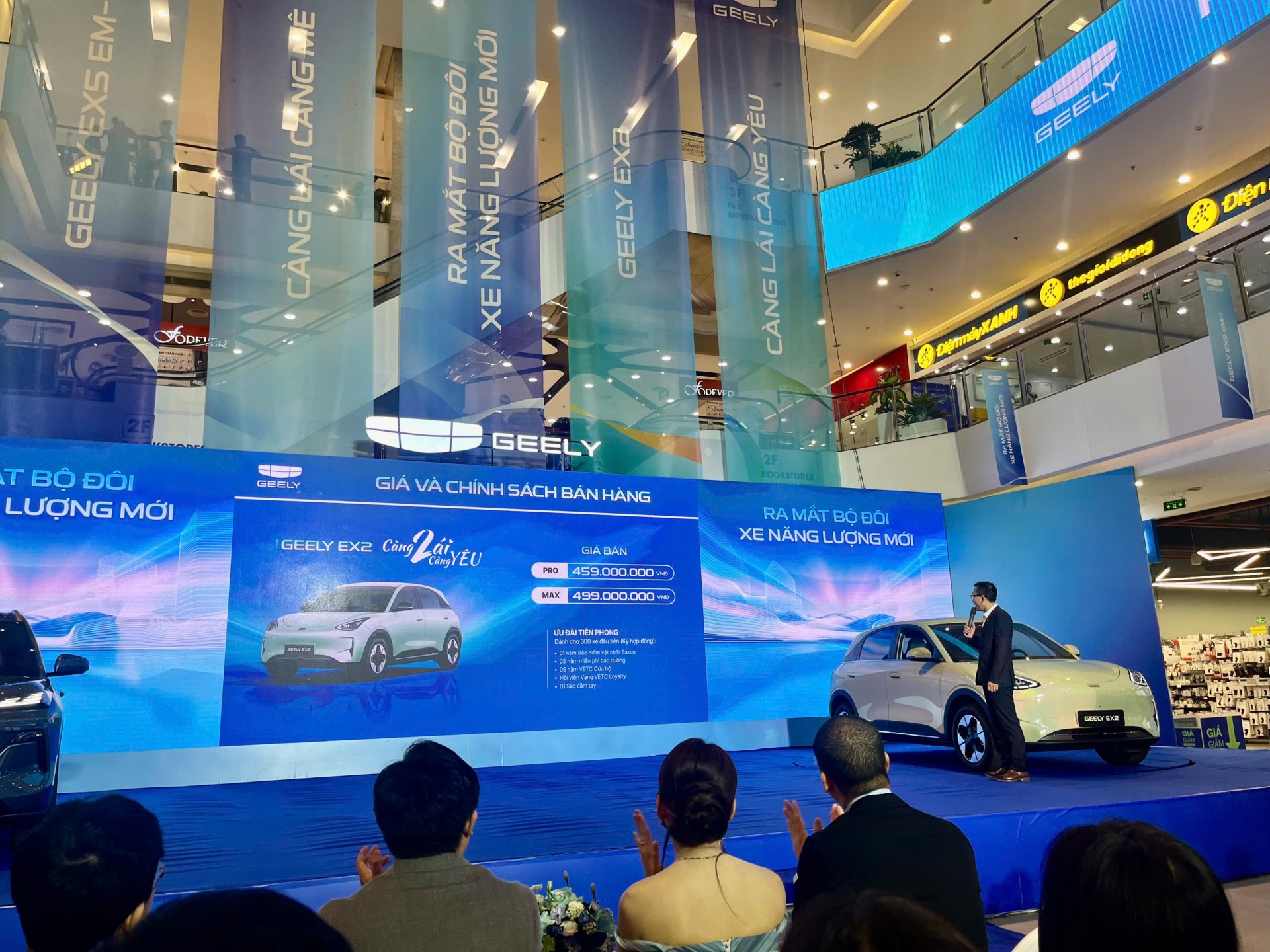 Bộ đôi năng lượng mới Geely EX5-EM-i và Geely EX2 trình làng Bộ đôi năng lượng mới Geely EX5-EM-i và Geely EX2 trình làng