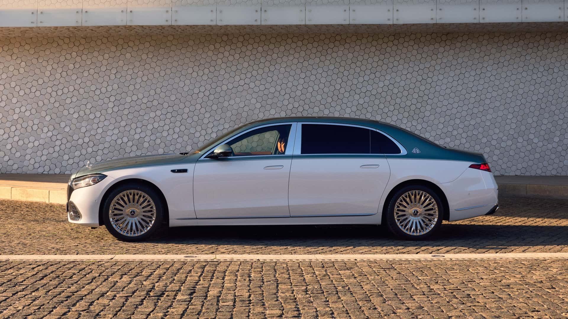 Phía bên của Mercedes-Maybach S-Class 2027