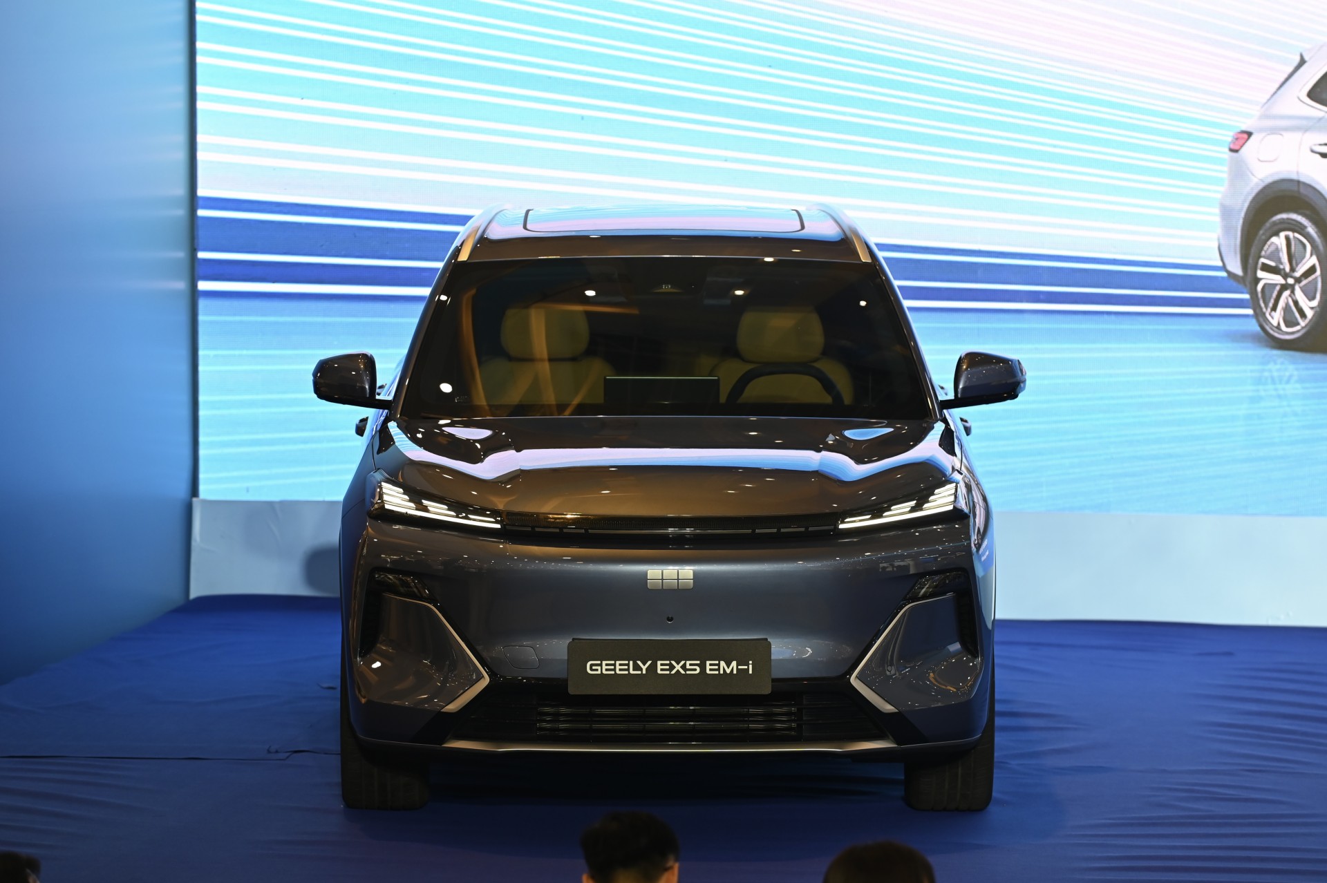 Bộ đôi năng lượng mới Geely EX5-EM-i và Geely EX2 trình làng