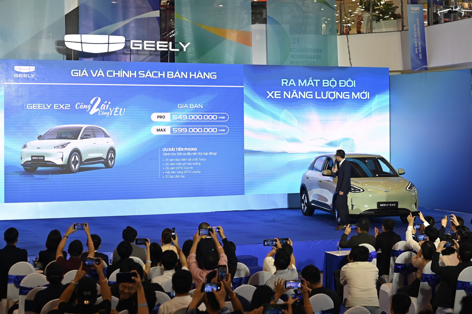 Bộ đôi năng lượng mới Geely EX5-EM-i và Geely EX2 trình làng