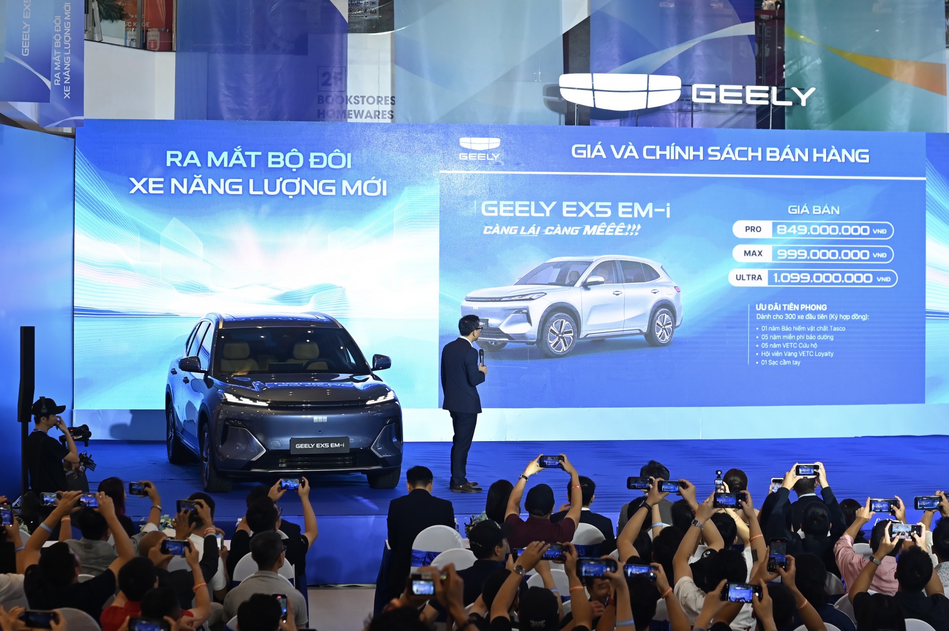 Bộ đôi năng lượng mới Geely EX5-EM-i và Geely EX2 trình làng
