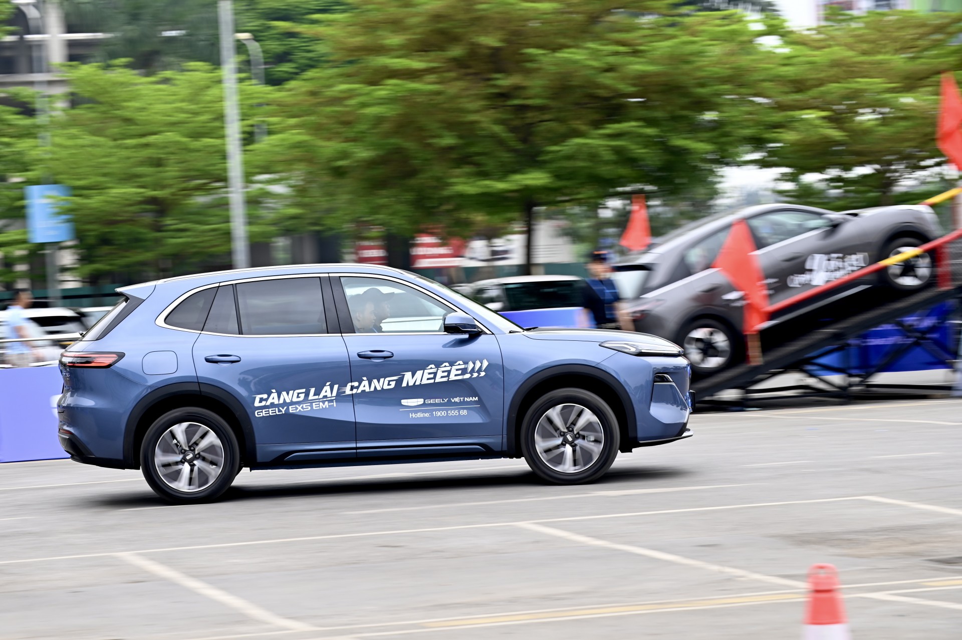 Bộ đôi năng lượng mới Geely EX5 EM-i và Geely EX2 trình làng