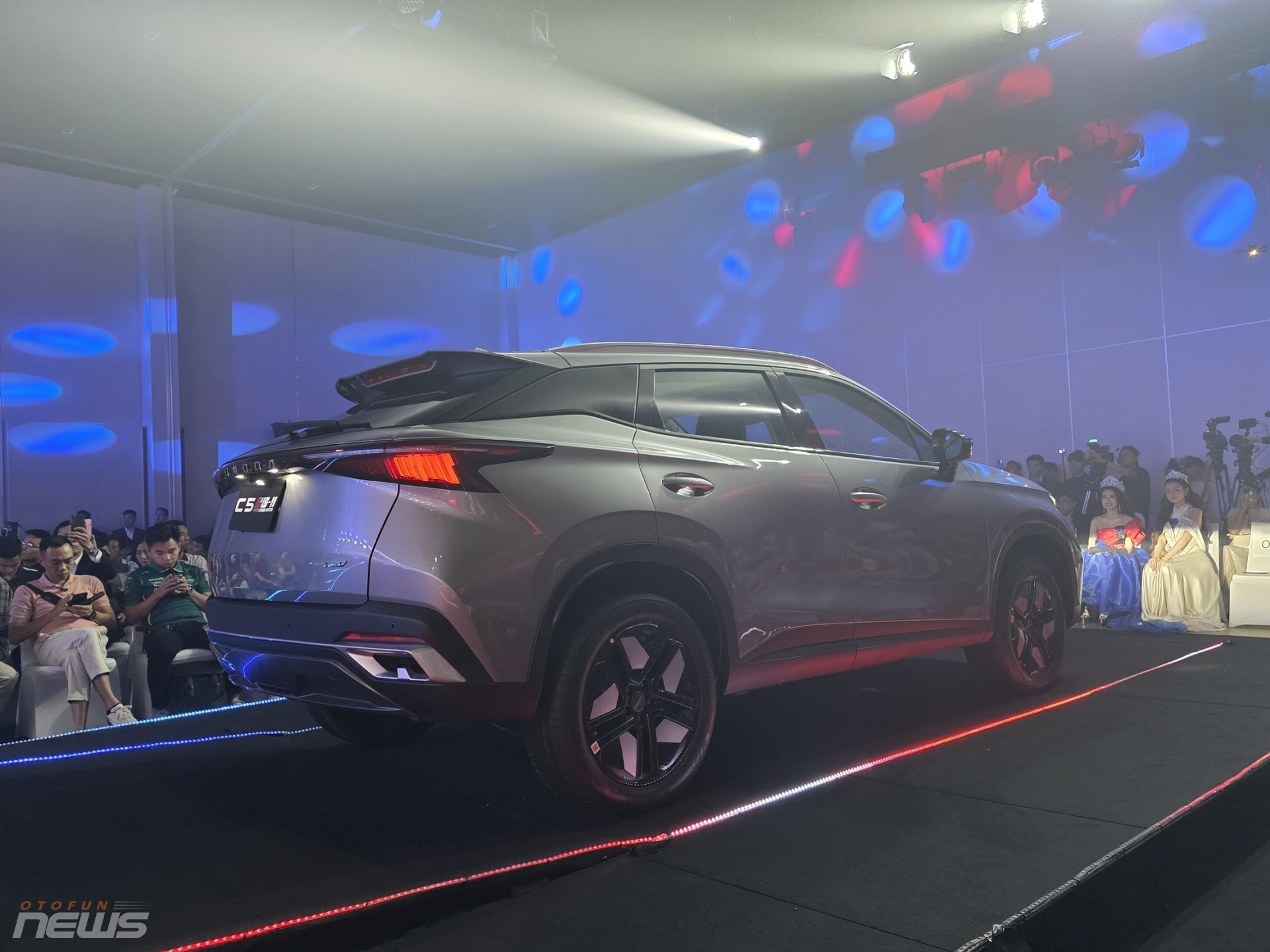 Omoda C5 SHS H ra mắt Việt Nam với giá gây sốc