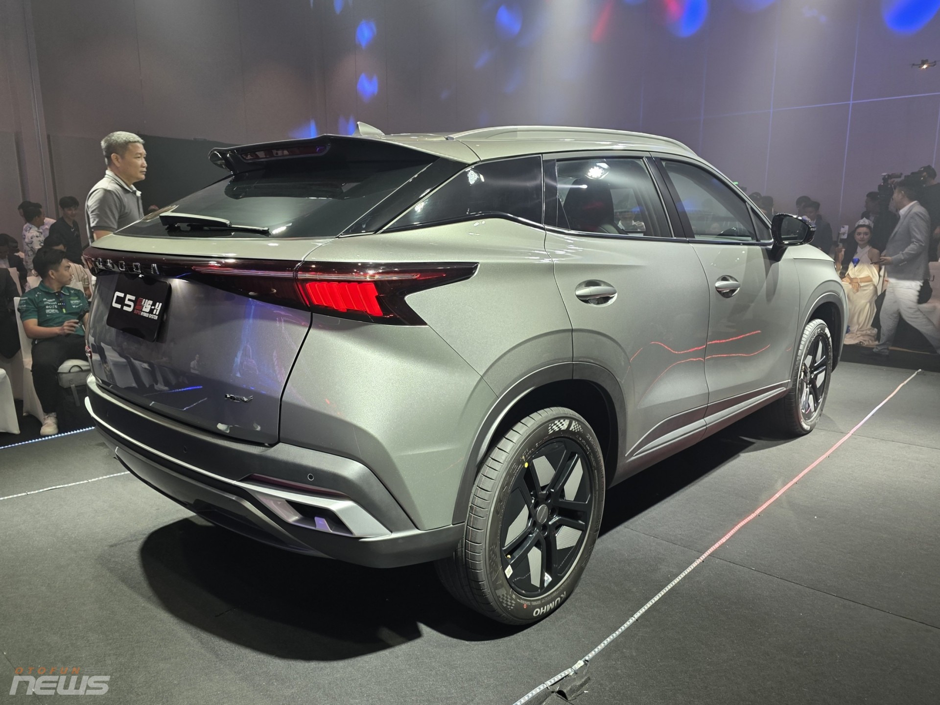 Omoda C5 SHS H ra mắt Việt Nam với giá gây sốc