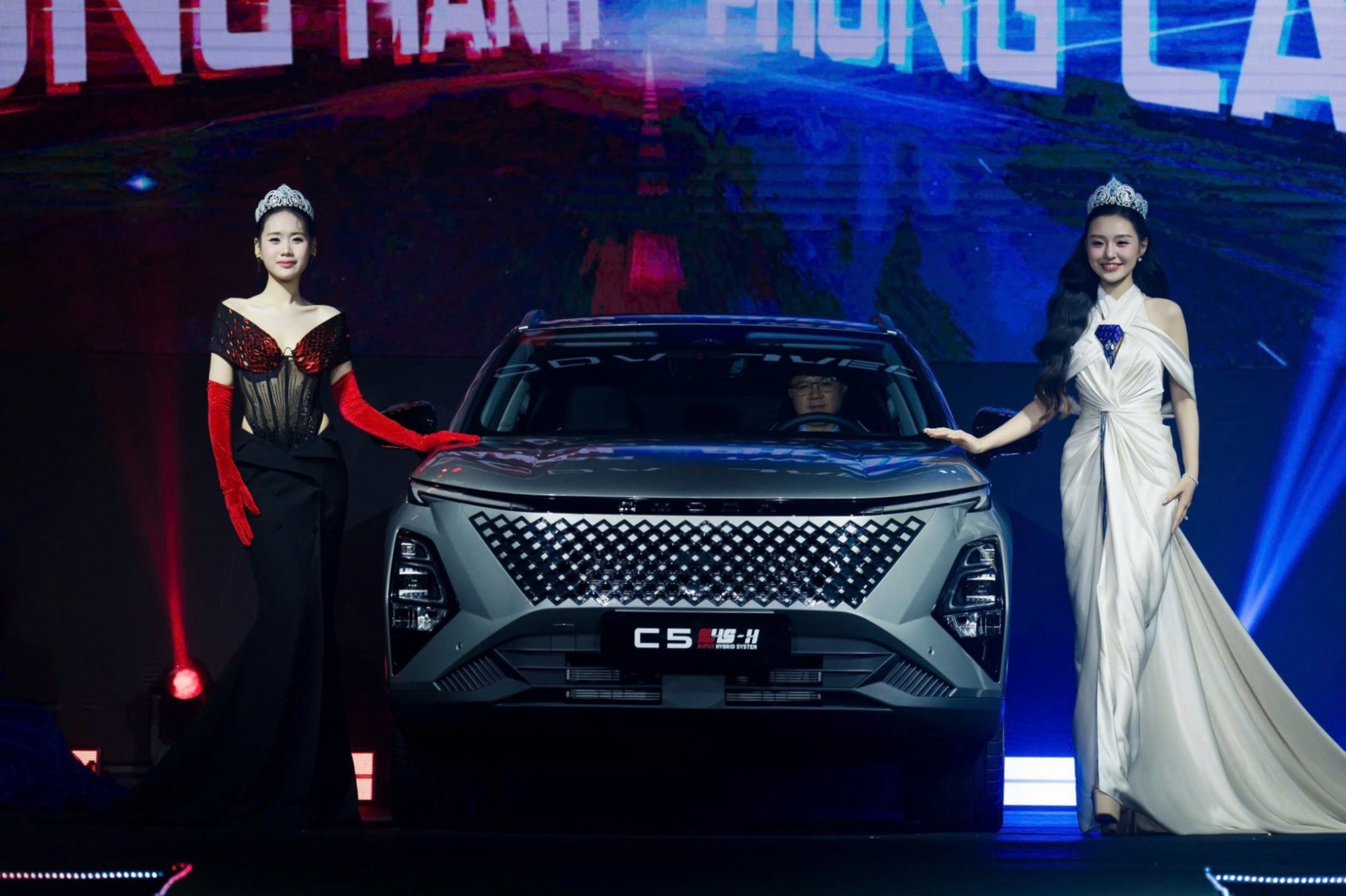 Omoda C5 SHS H ra mắt Việt Nam với giá gây sốc