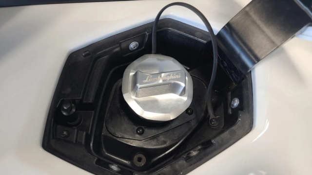 Chủ Lamborghini Aventador tiết kiệm hơn 1.000 USD nhờ linh kiện Ford