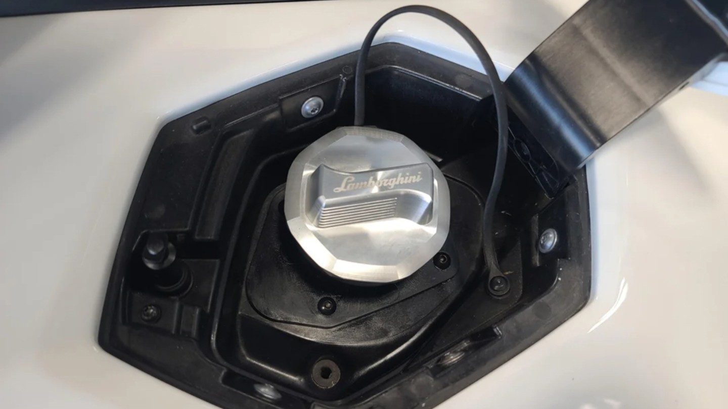 Chủ Lamborghini Aventador tiết kiệm hơn 1.000 USD nhờ linh kiện Ford