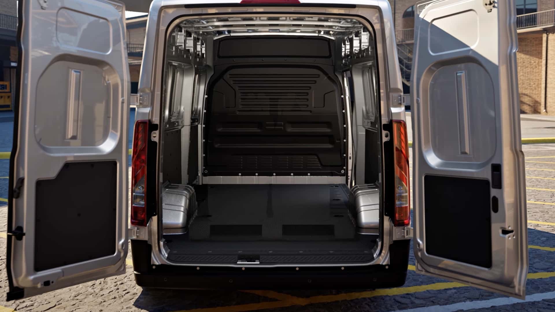 Ford Transit City ra mắt với vai trò xe van điện công nghệ cao, sử dụng nền tảng từ Trung Quốc Khoang chứa hàng của Ford Transit City