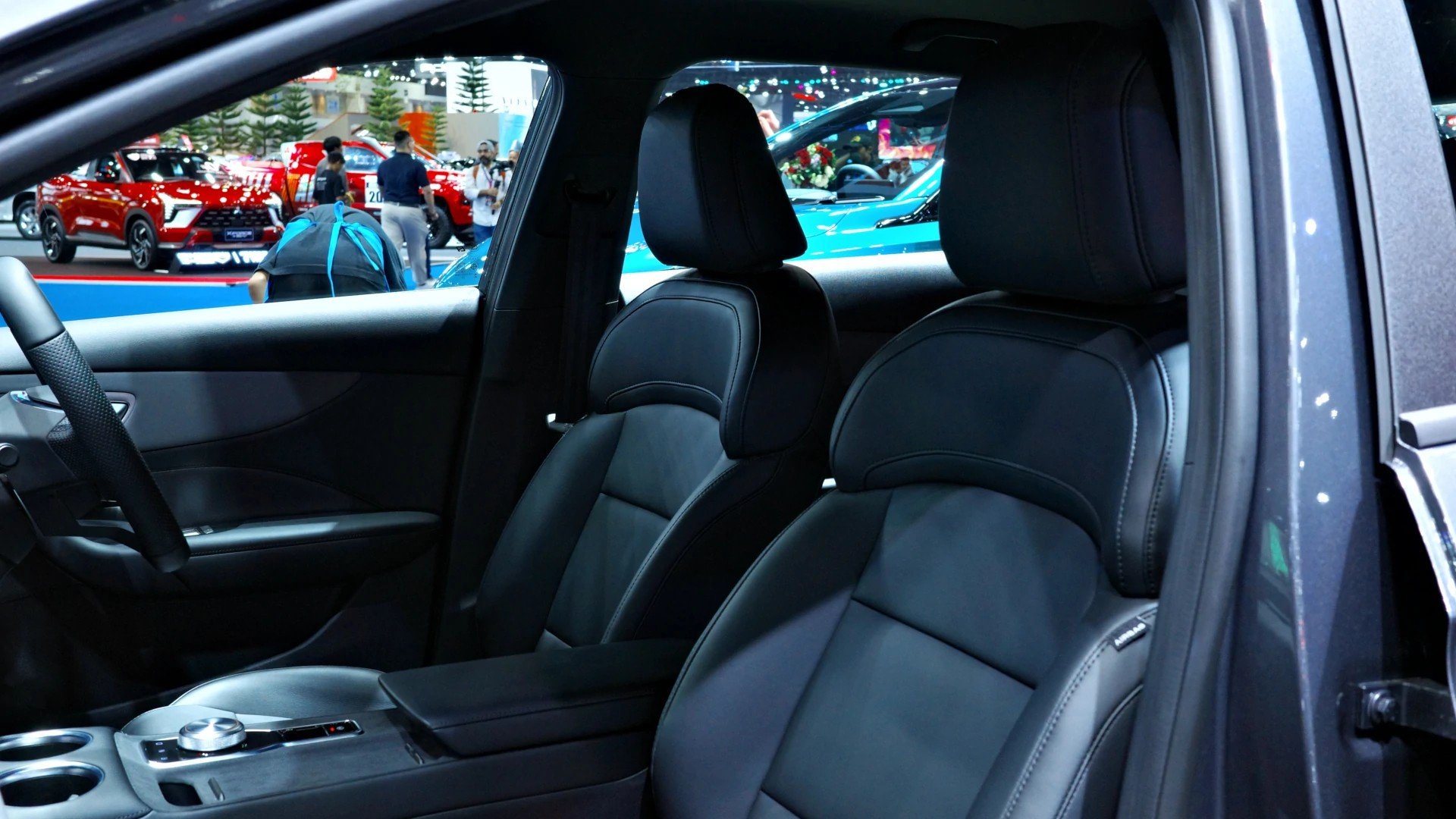 MG4 2026 ra mắt tại Thái Lan, giá rẻ hơn bản cũ đang bán tại Việt Nam Ghế trước của MG4 2026 Thái Lan