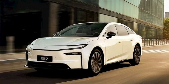 Sedan điện Toyota bZ7 ghi nhận 3.100 đơn đặt hàng chỉ sau một giờ mở bán nhờ giá hợp lý