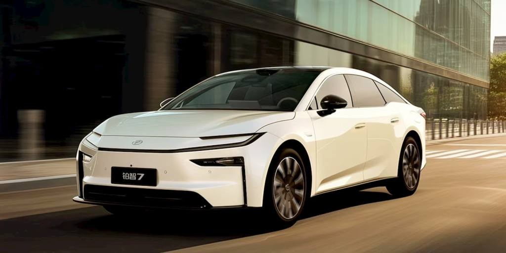 Sedan điện Toyota bZ7 ghi nhận 3.100 đơn đặt hàng chỉ sau một giờ mở bán nhờ giá hợp lý