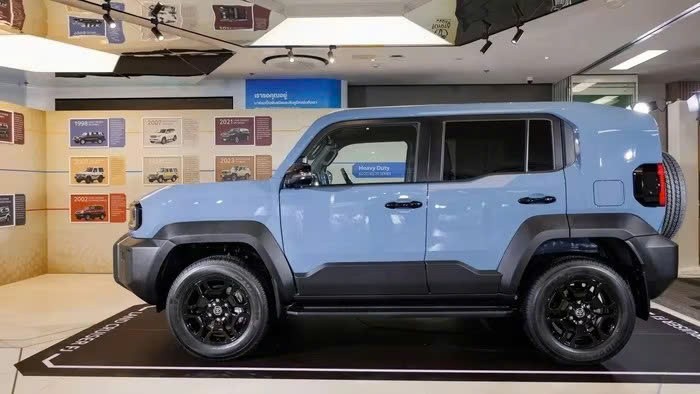 Các đại lý bắt đầu nhận đặt cọc mẫu Toyota Land Cruiser FJ, giá ngang với Fortuner