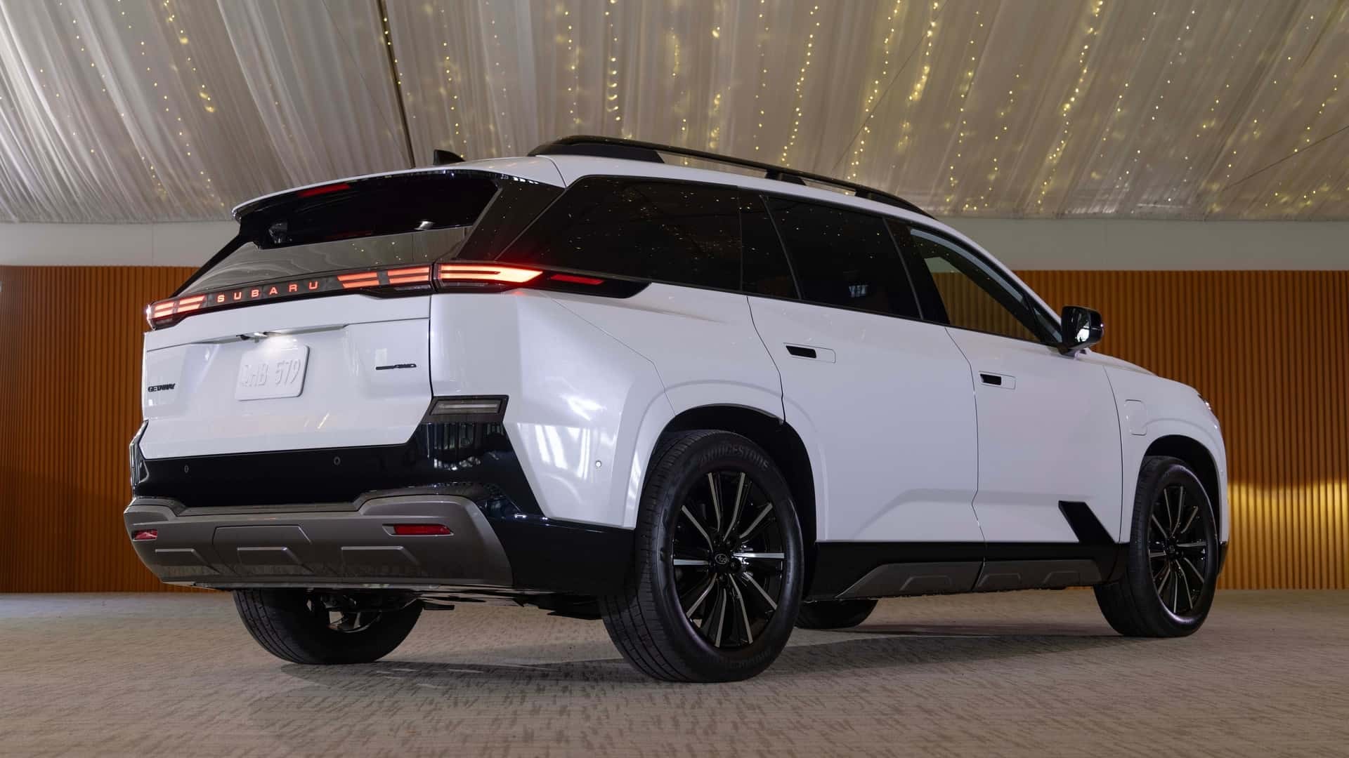 SUV điện ba hàng ghế Subaru Getaway 2027 chính thức ra mắt Phía sau của Subaru Getaway 2027