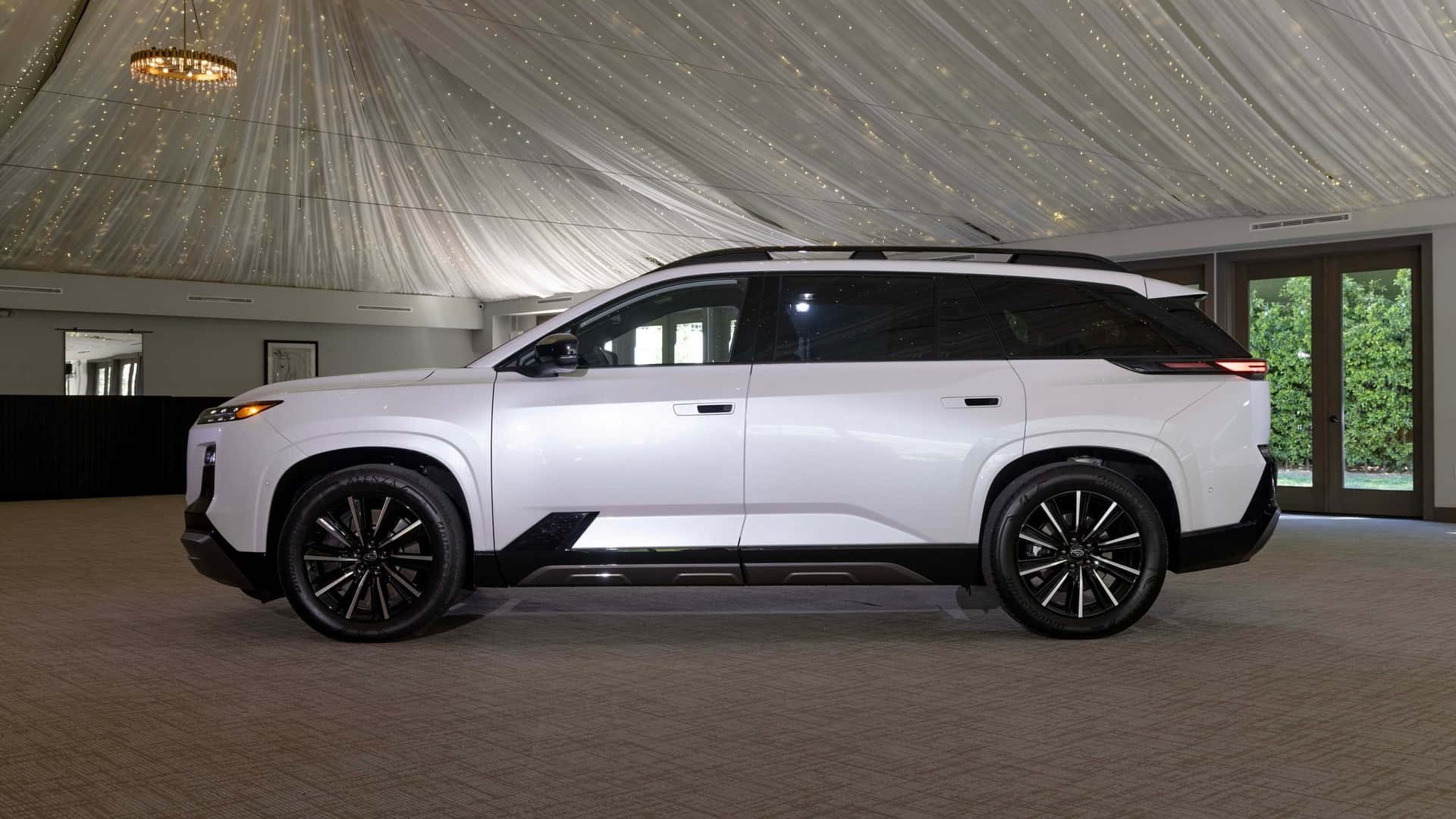 SUV điện ba hàng ghế Subaru Getaway 2027 chính thức ra mắt Phía bên của Subaru Getaway 2027