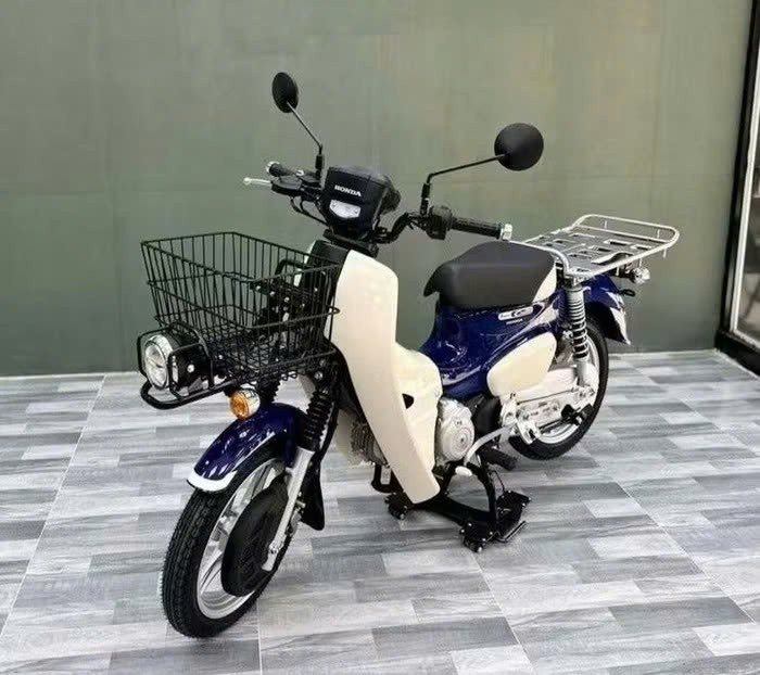 Xe số 110 cc Honda Cub huyền thoại bán ở Việt Nam, giá gây sốc
