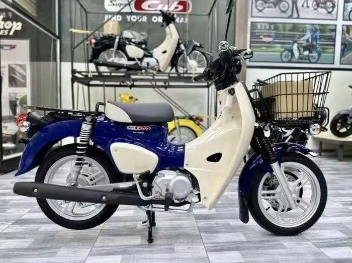 Xe số 110 cc Honda Cub huyền thoại bán ở Việt Nam, giá gây sốc