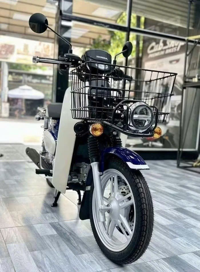 Xe số 110 cc Honda Cub huyền thoại bán ở Việt Nam, giá gây sốc