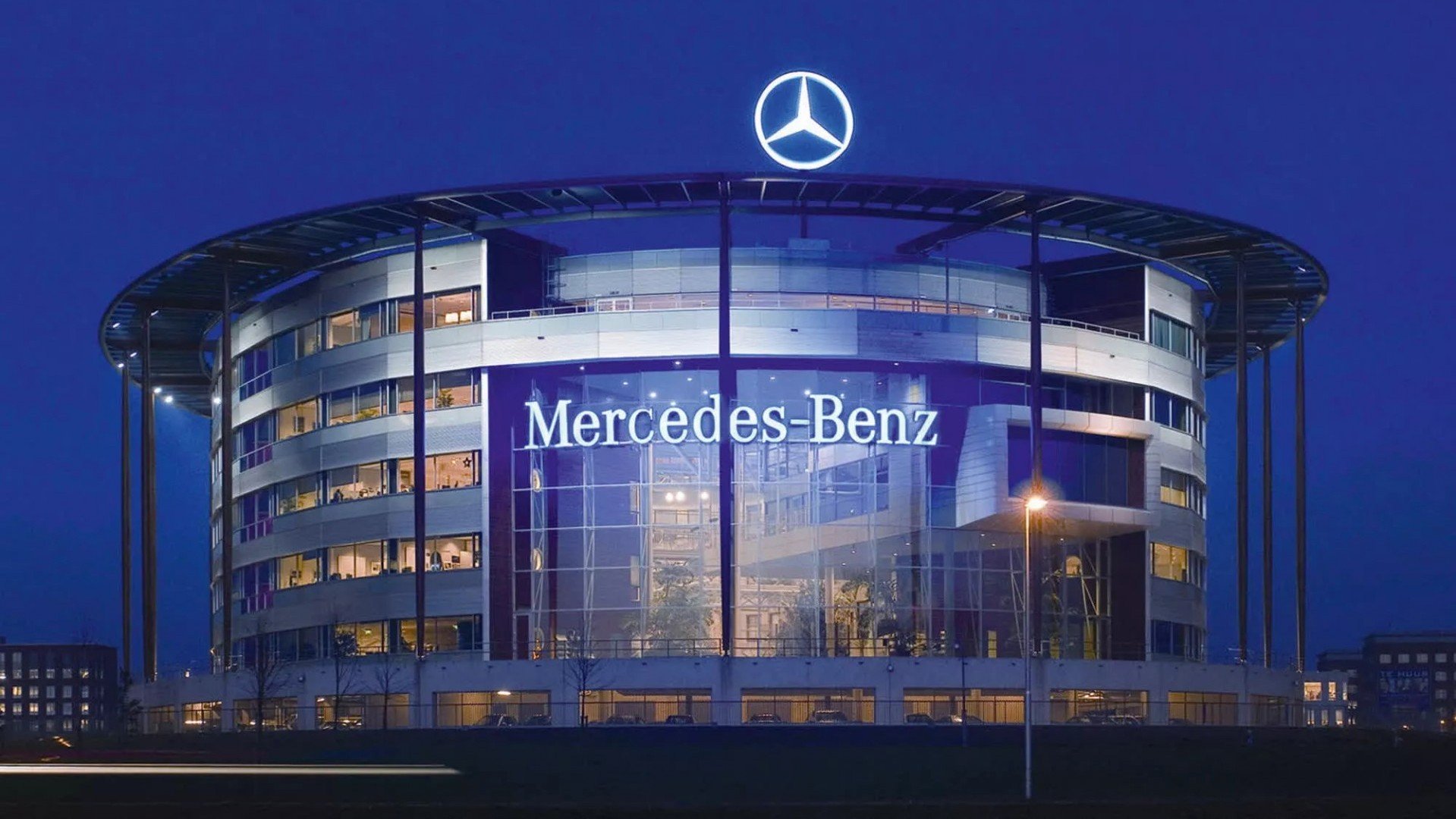 Mercedes-Benz và BMW thắng kiện, tòa Đức bác đề nghị dừng bán xe xăng từ 2030