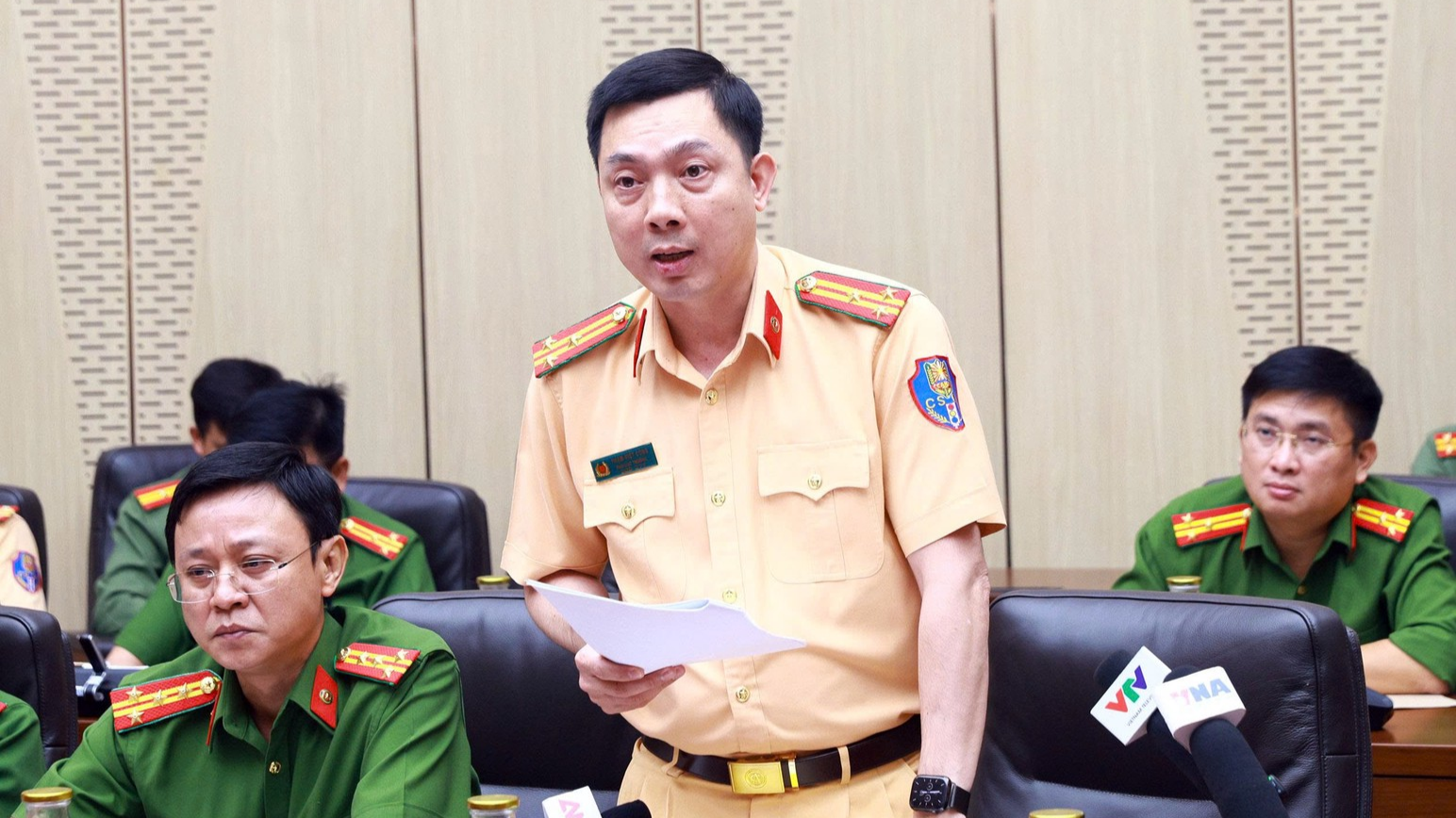 Thượng tá Phạm Việt Công, Phó Cục trưởng Cục Cảnh sát giao thông, Bộ Công an phát biểu tại Họp báo