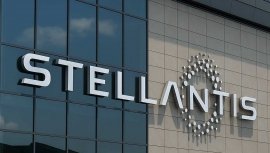 Stellantis triệu hồi 700.000 xe hybrid vì nguy cơ cháy khoang động cơ