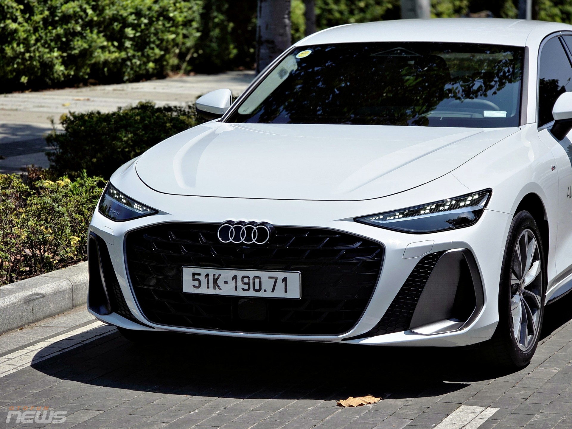 Audi A6 có gì nổi bật trong nhóm sedan hạng sang dưới 3 tỷ đồng? Audi A6 có gì nổi bật trong nhóm sedan hạng sang dưới 3 tỷ đồng?