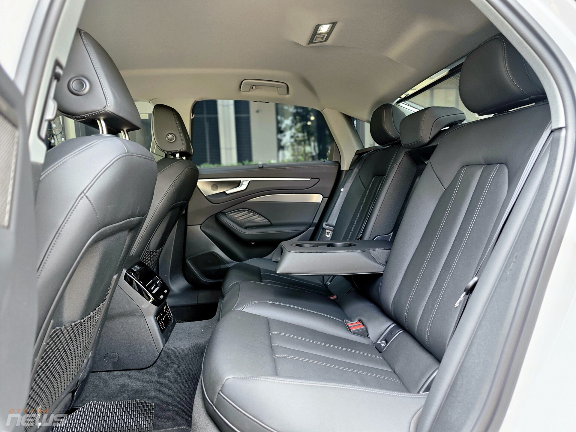 Audi A6 có gì nổi bật trong nhóm sedan hạng sang dưới 3 tỷ đồng? Audi A6 có gì nổi bật trong nhóm sedan hạng sang dưới 3 tỷ đồng?