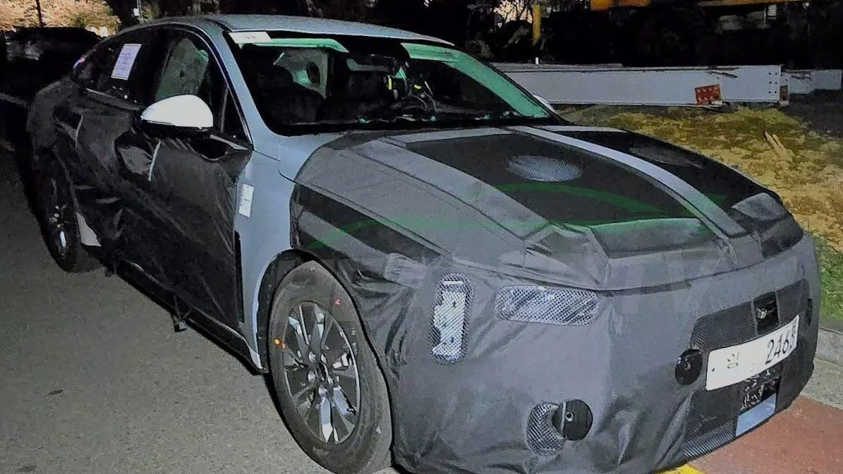 Kia K5 mới lộ diện tại Hàn Quốc