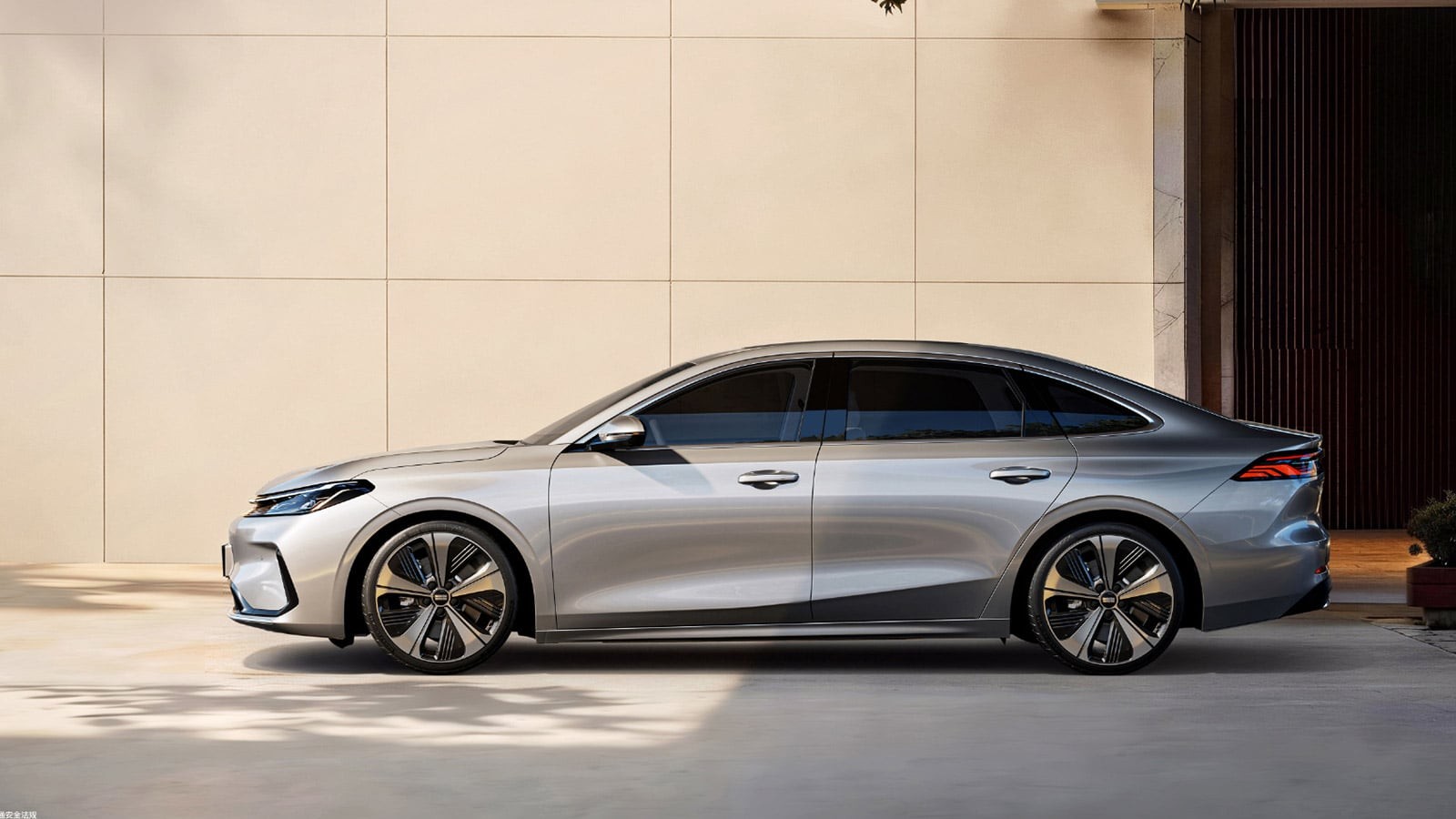 Phía bên của Geely Galaxy A7 EV