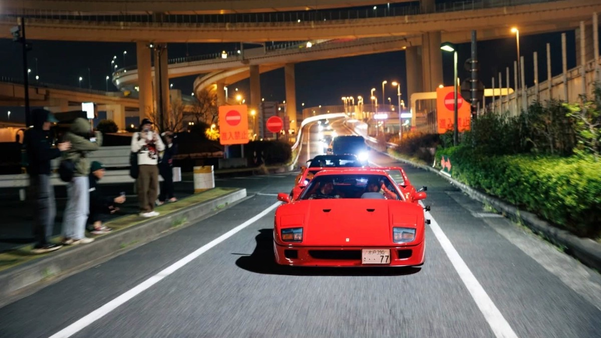 Lewis Hamilton cầm lái siêu xe Ferrari F40, bất ngờ đến tụ điểm văn hóa xe số 1 Nhật Bản